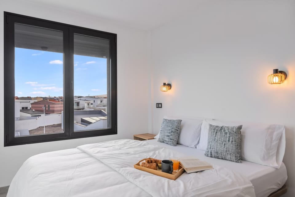 Bed, View (from property/room), Balcony/Terrace, Photo of the whole room, Bedroom, Food