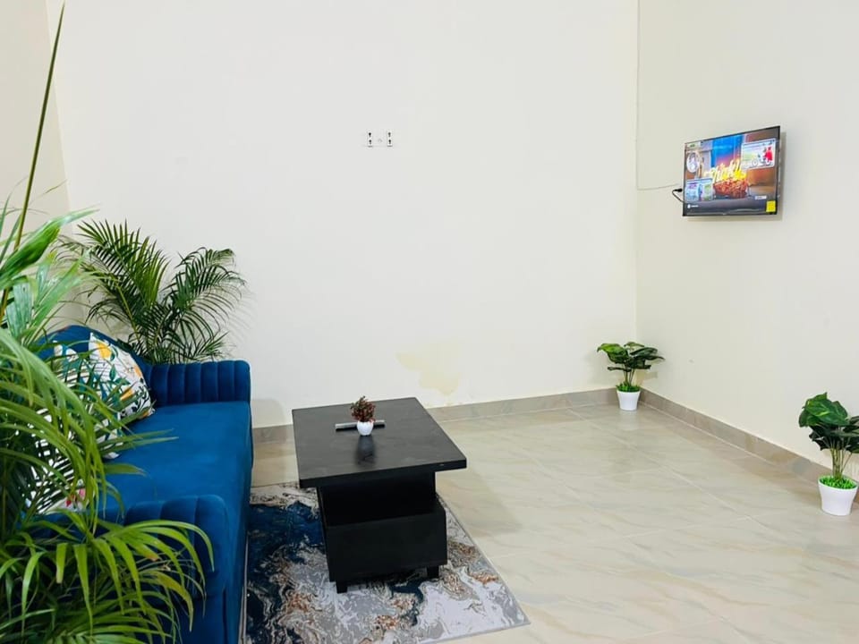 Communal lounge/ TV room, TV and multimedia, Living room, Seating area, Evening entertainment