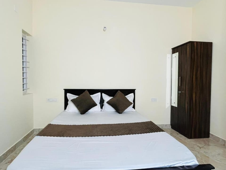 Bed, Photo of the whole room, Bedroom, wardrobe