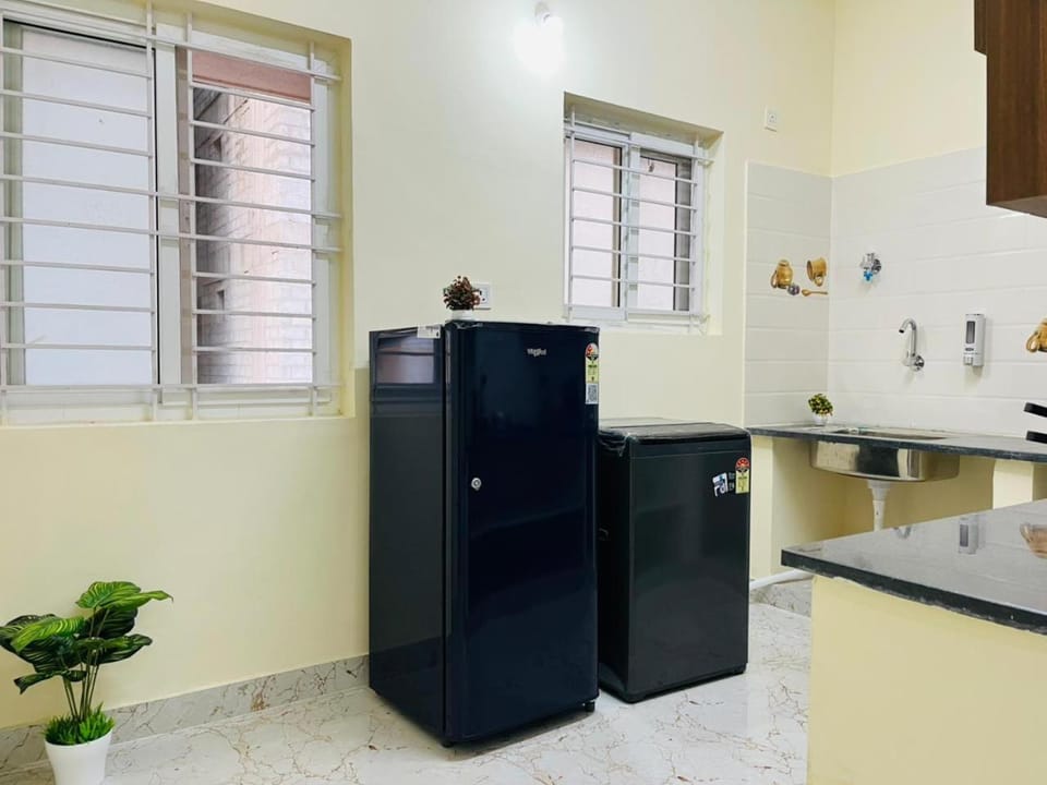 Kitchen or kitchenette, washing machine
