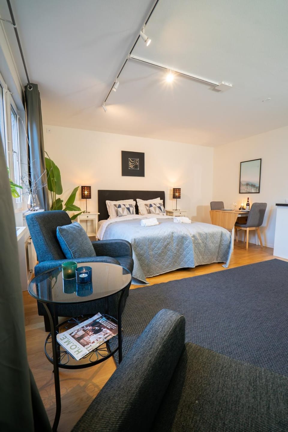 Bed, Living room, Photo of the whole room, Seating area, Bedroom