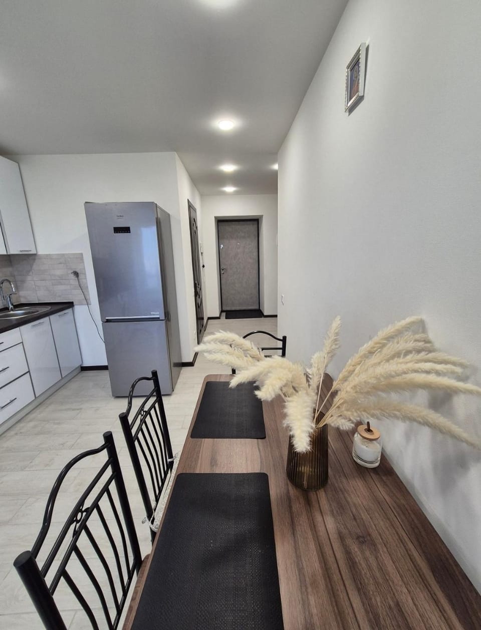 Kitchen or kitchenette, Seating area, Dining area