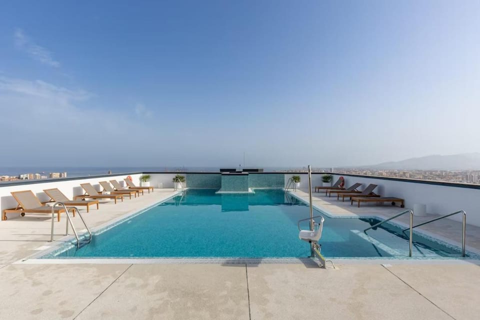 Malaga Skyline 7 Pool & Parking Free Apartment in Malaga