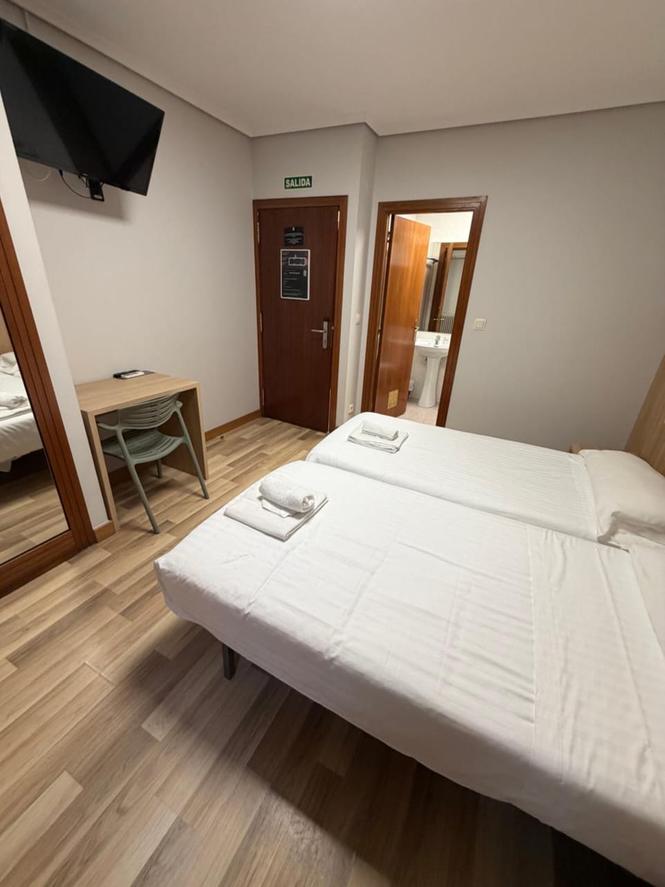 Bearan Rooms 2 Bed and Breakfast in Pamplona