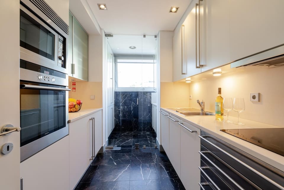 Kitchen or kitchenette, dishwasher, oven, pet friendly, stove