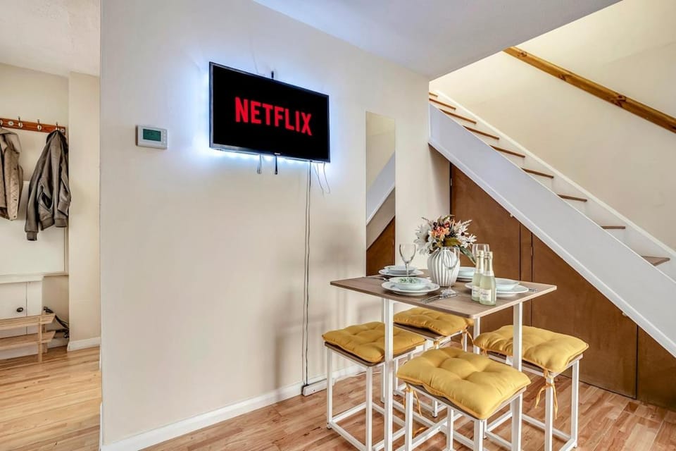 Central Cozy House with private Balcony Apartment in London Borough of Southwark