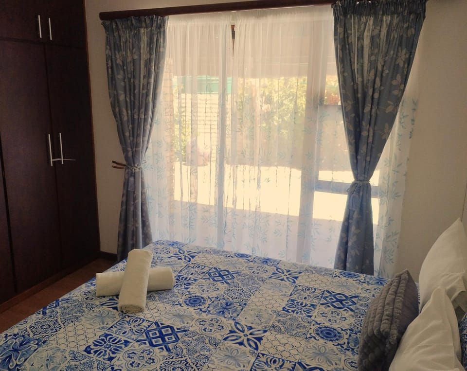 Property building, Bed, Bedroom, wardrobe