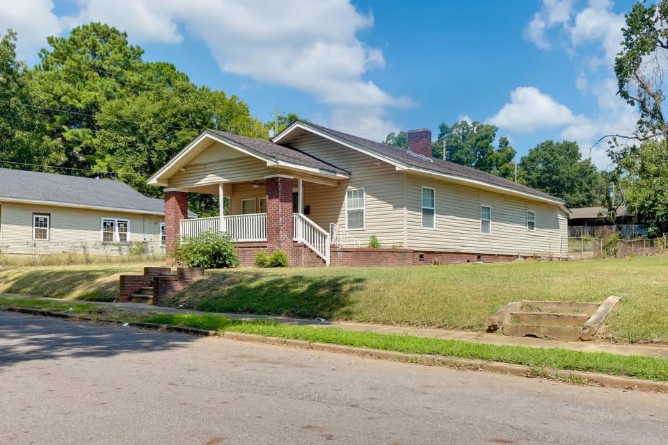 < 10 Mi to UAB: Birmingham Group Getaway House in Birmingham