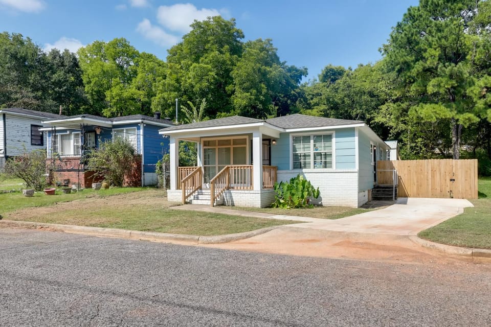 5 Mi to UAB: Group-Friendly Birmingham Retreat House in Birmingham