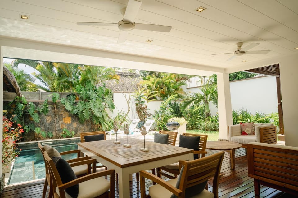 Garden, Balcony/Terrace, Seating area, Garden view, Pool view, Swimming pool