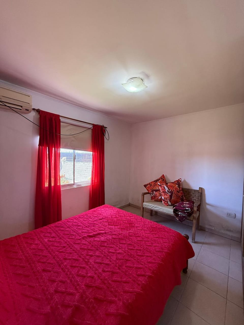 Bed, Living room, Photo of the whole room, Seating area, Bedroom