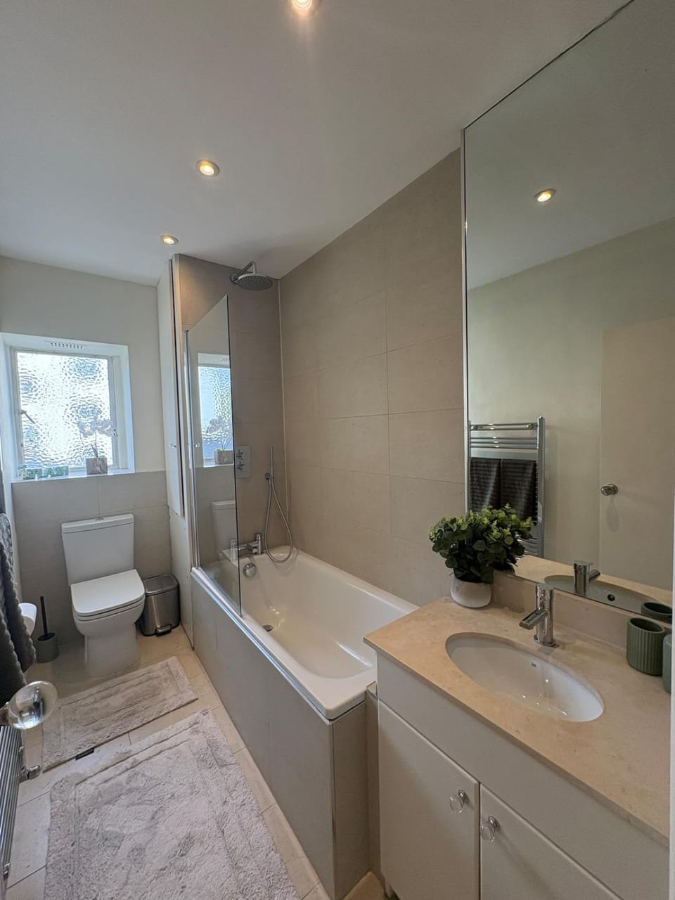 Shower, Toilet, Bathroom, Bath, towels
