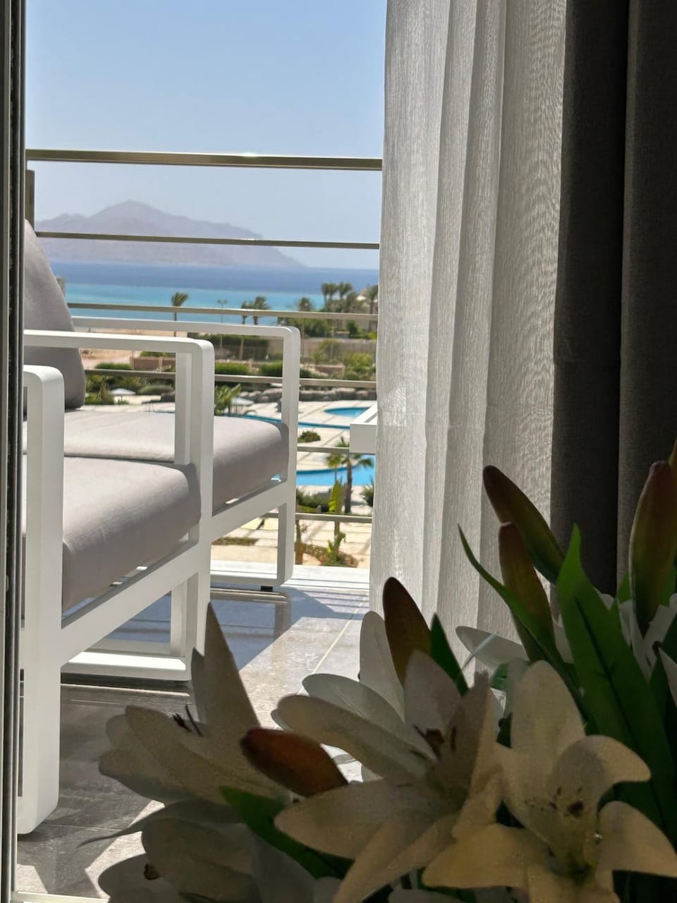 Seating area, Pool view, Sea view