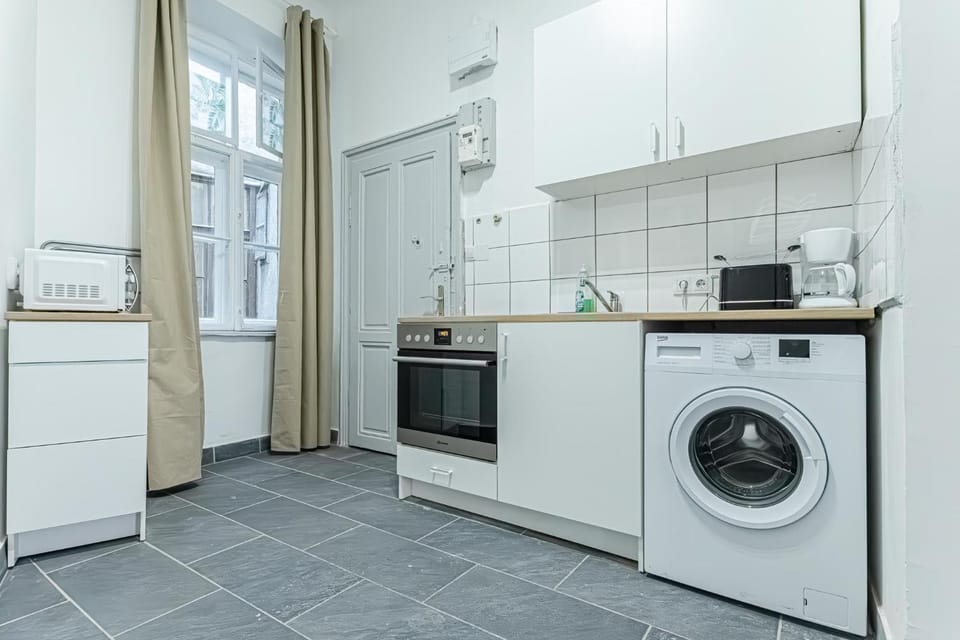 Kitchen or kitchenette, oven, stove, washing machine