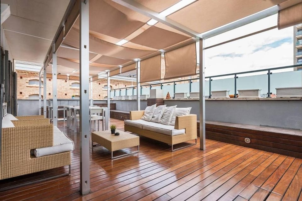 Great apartment with a pool on the beach in Barcelona Apartment in Badalona