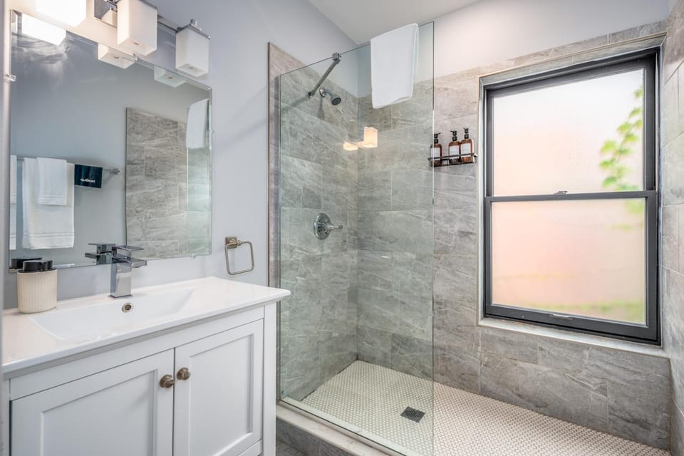 Shower, Bathroom, towels