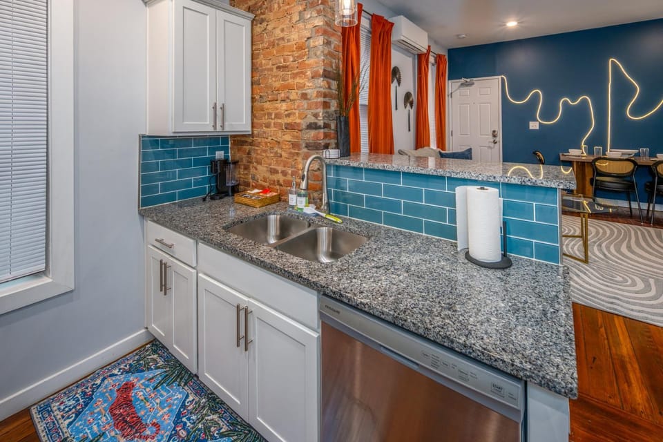 Kitchen or kitchenette, dishwasher, stove