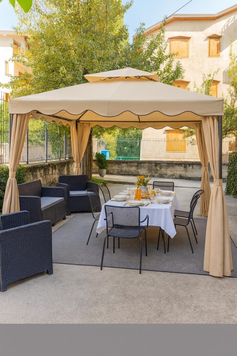 Patio, Day, View (from property/room), Balcony/Terrace, Living room, Banquet/Function facilities, Seating area, Dining area