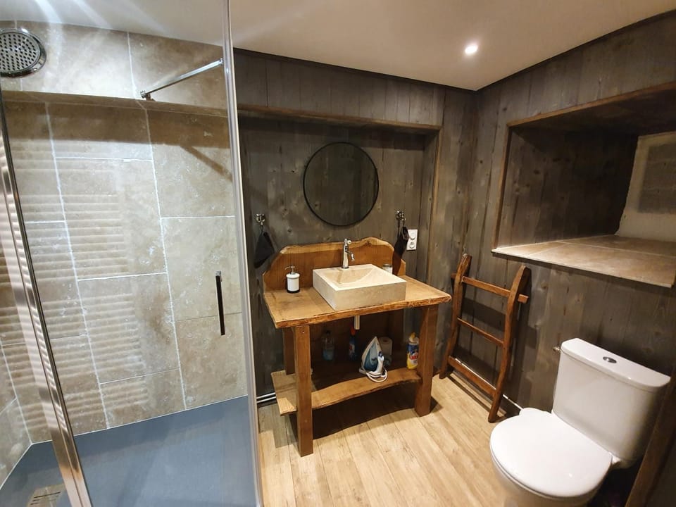 Shower, Toilet, Bathroom