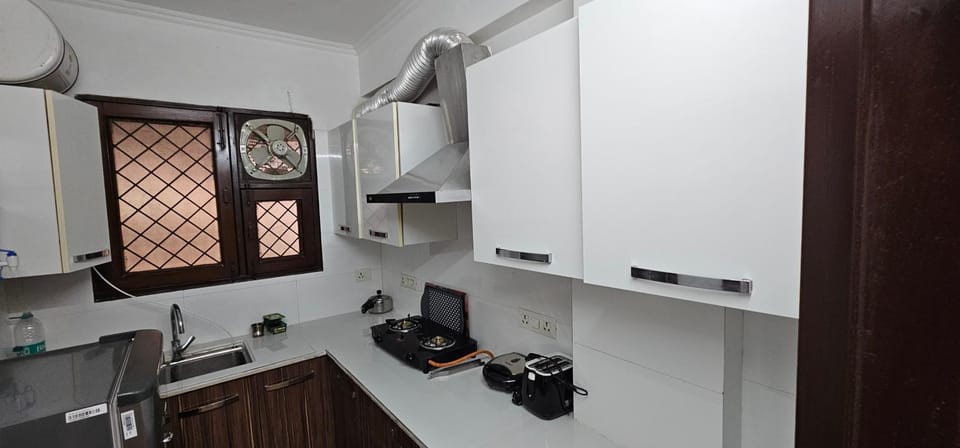 Kitchen or kitchenette, Kitchen or kitchenette, stove, toaster