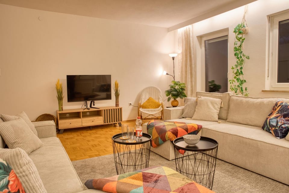 TV and multimedia, Living room, Seating area
