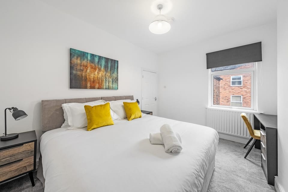 Bed, Bedroom, towels