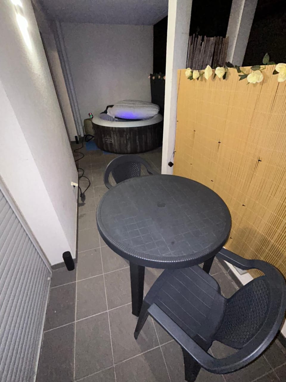 CocoonJacuzzi Apartment in Marseille
