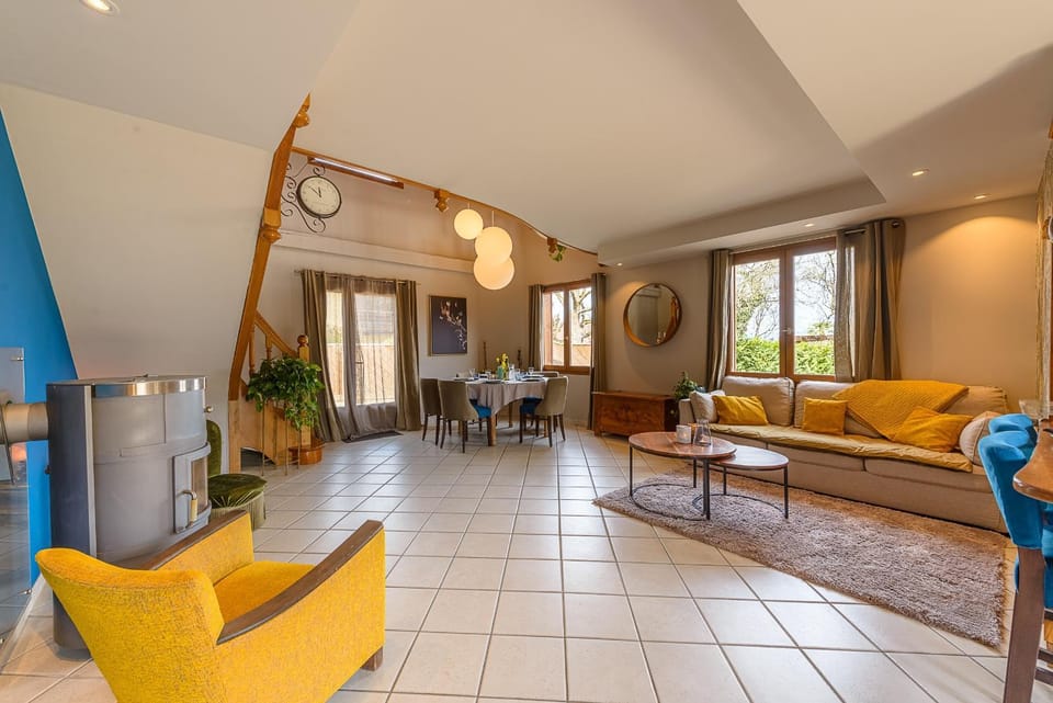 Living room, Seating area