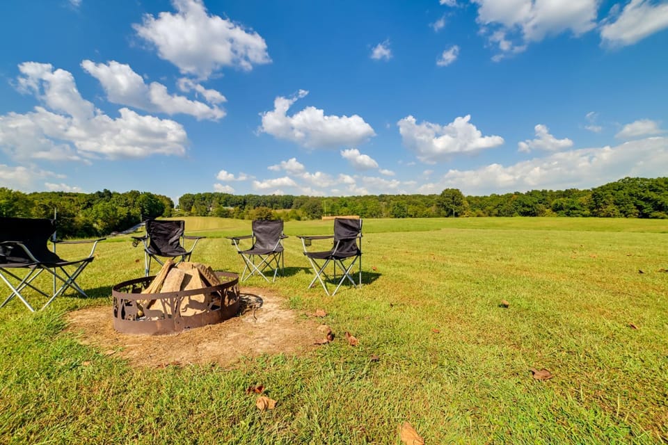 5 Mins to Garden of the Gods: Fire Pit & More! House in Kentucky