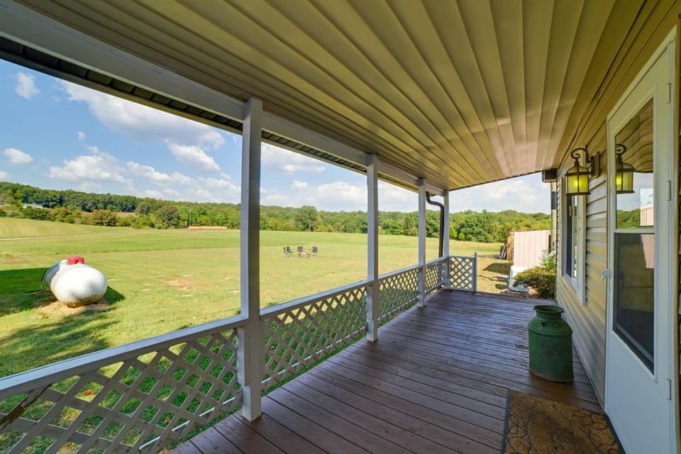 5 Mins to Garden of the Gods: Fire Pit & More! House in Kentucky