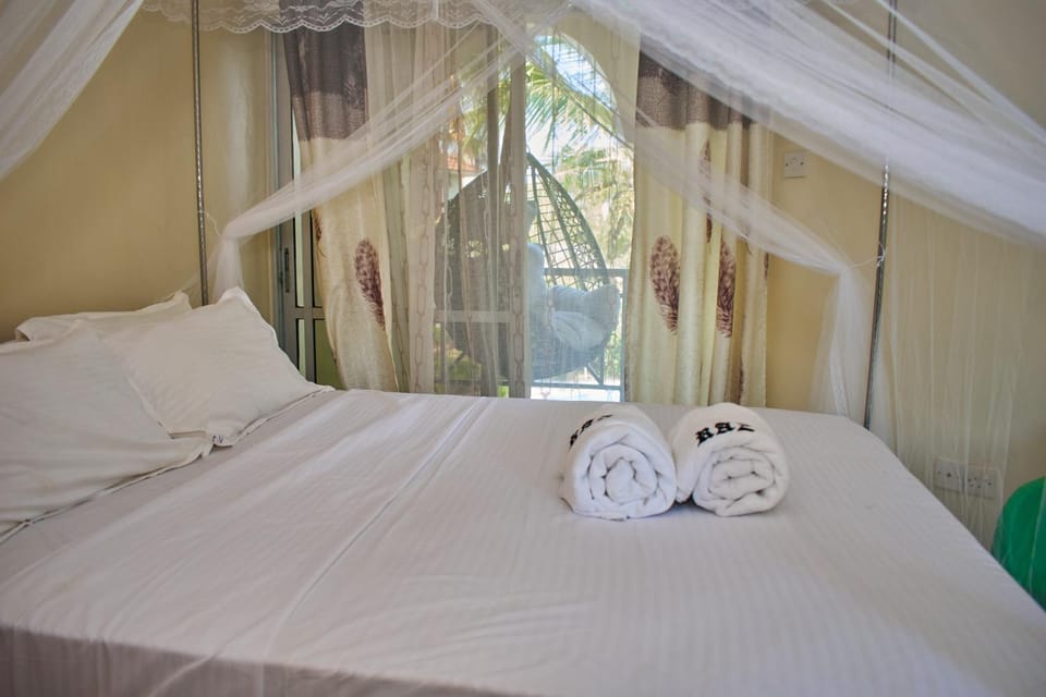 Bed, Bedroom, towels