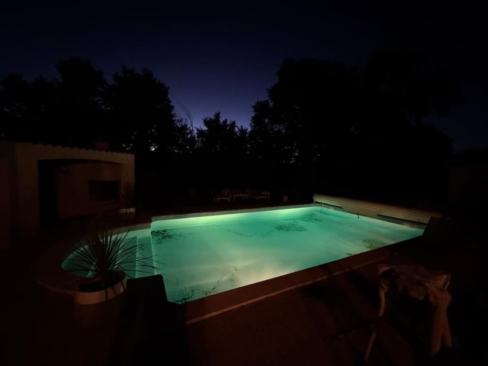 Villa atypique avec piscine 12x6 4 chambres pour 9 personnes proche Golf dans parc arbore Villa in Occitanie