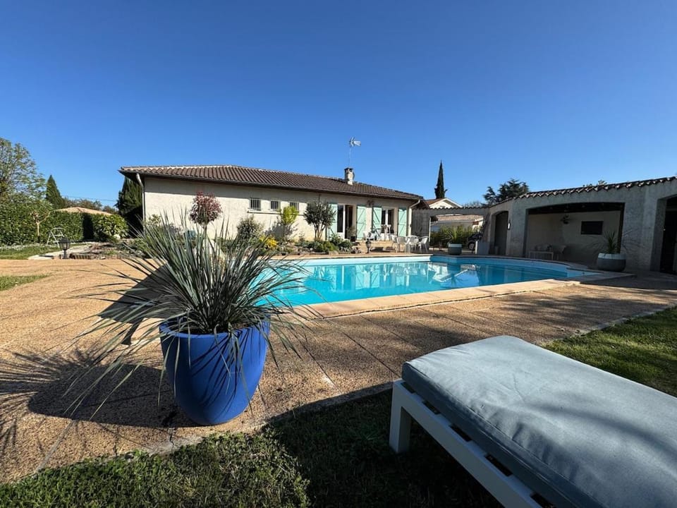Villa atypique avec piscine 12x6 4 chambres pour 9 personnes proche Golf dans parc arbore Villa in Occitanie