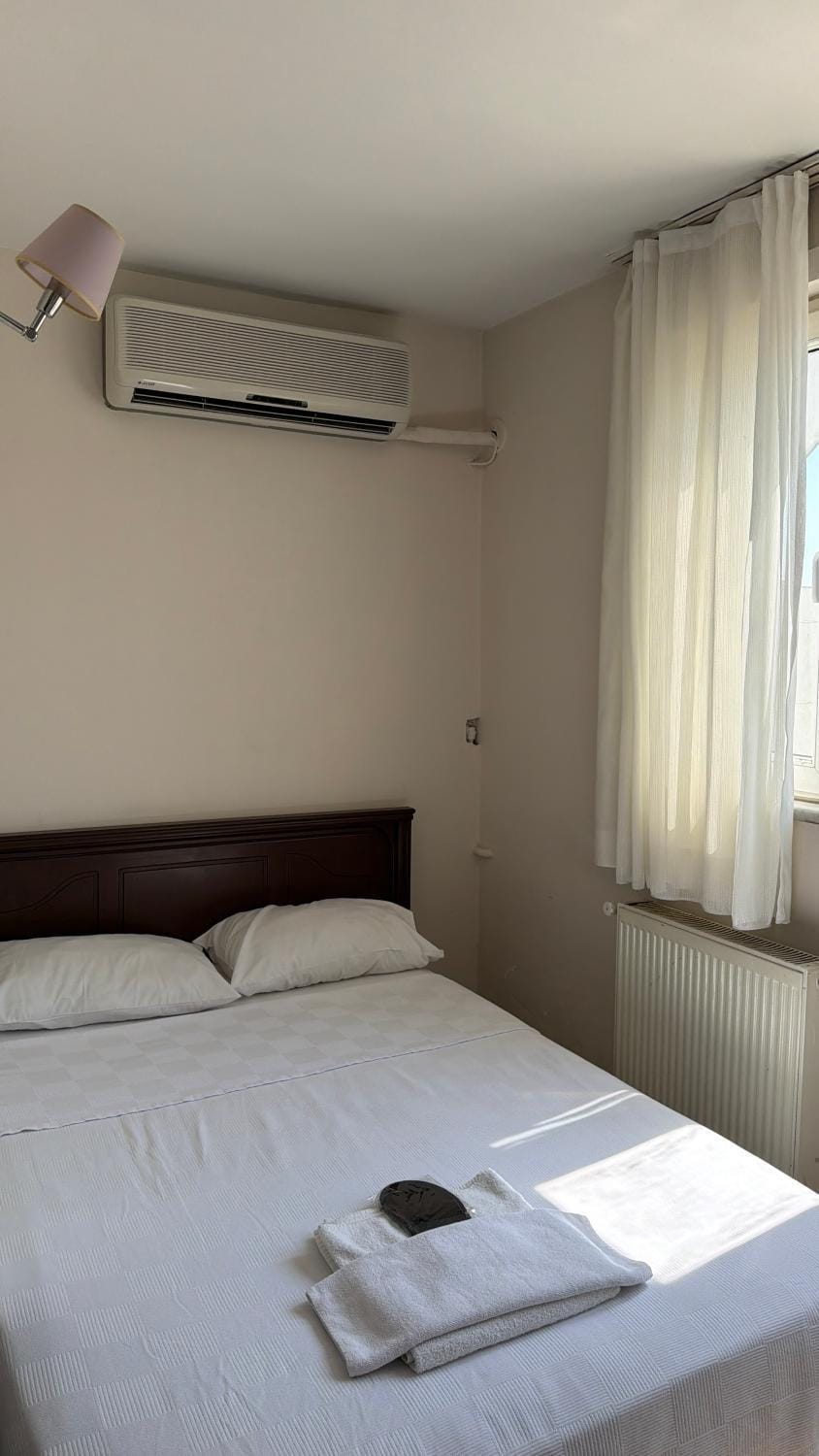 Bed, air conditioner
