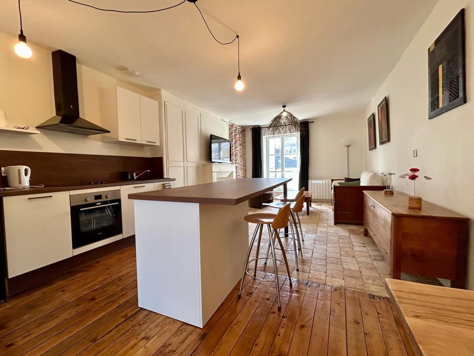 Kitchen or kitchenette, Dining area, dishwasher, oven, stove