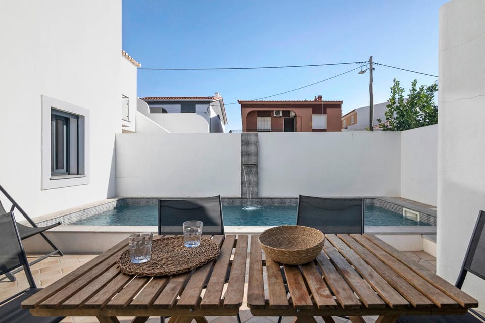 Property building, Balcony/Terrace, Living room, Swimming pool