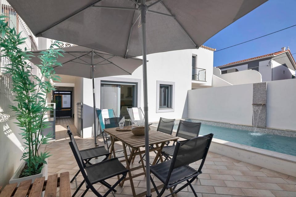 Property building, Balcony/Terrace, Living room, Swimming pool