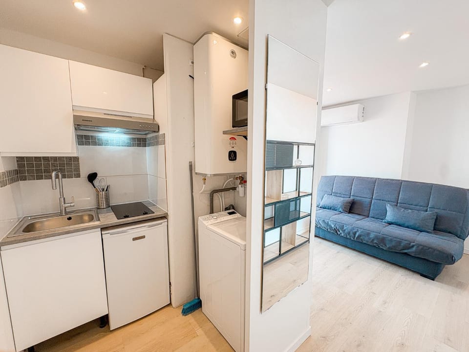 Kitchen or kitchenette