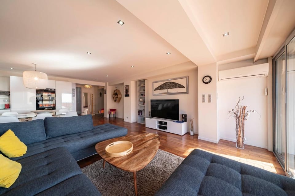 Wonderful sea-view 5-room apartment Apartment in Cannes