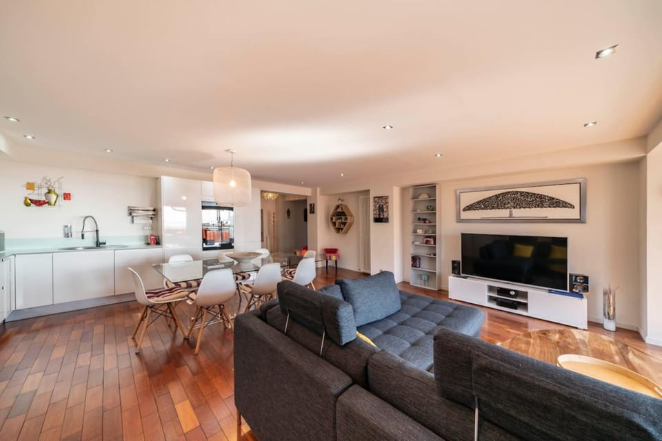 Wonderful sea-view 5-room apartment Apartment in Cannes