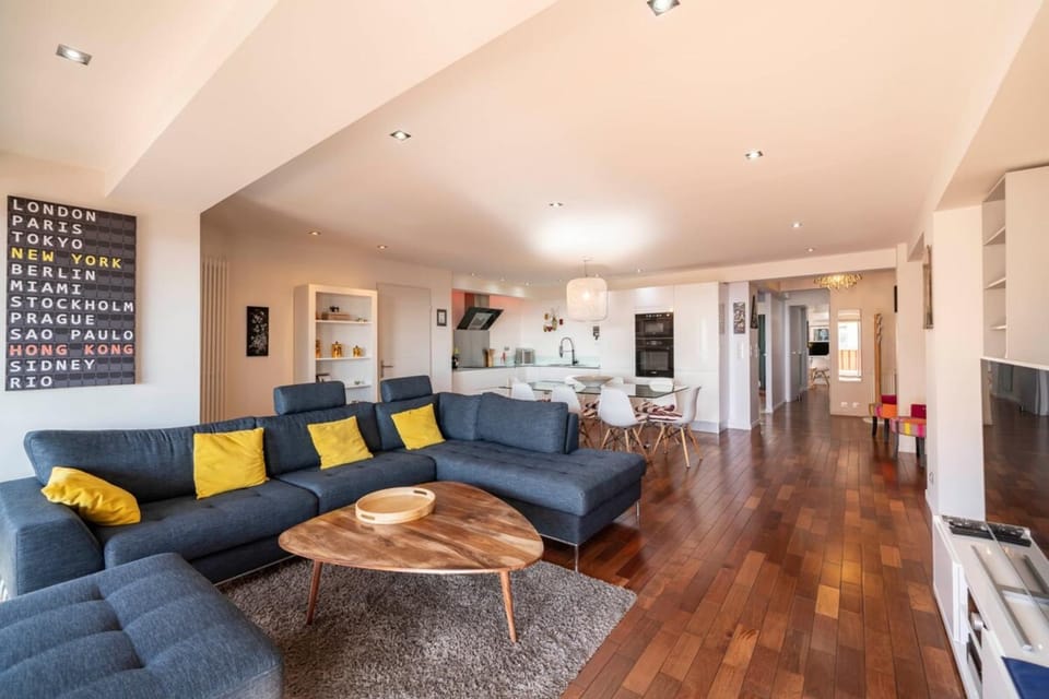 Wonderful sea-view 5-room apartment Apartment in Cannes