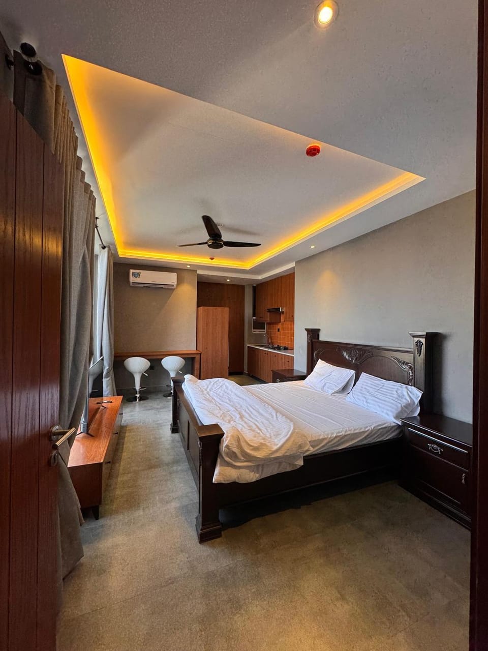 Bed, TV and multimedia, Photo of the whole room, Bedroom, air conditioner