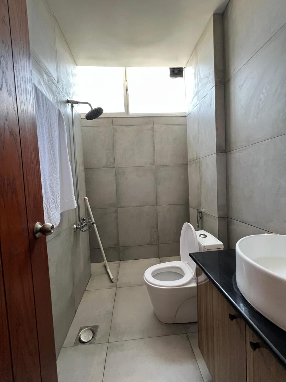 Shower, Toilet, Bathroom, towels
