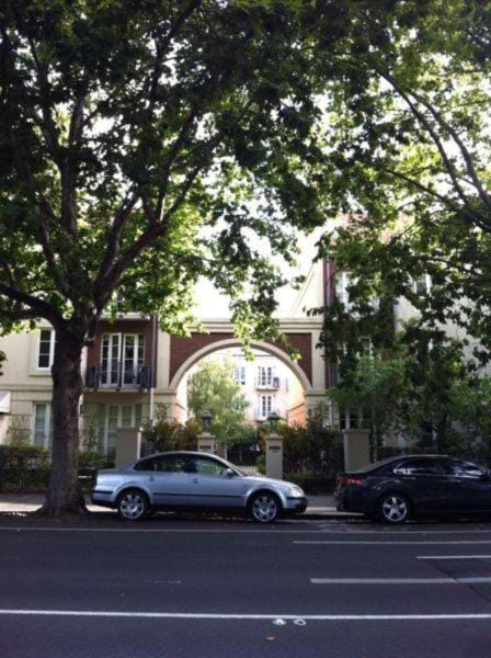 Paris in East Melbourne Apartment in Melbourne