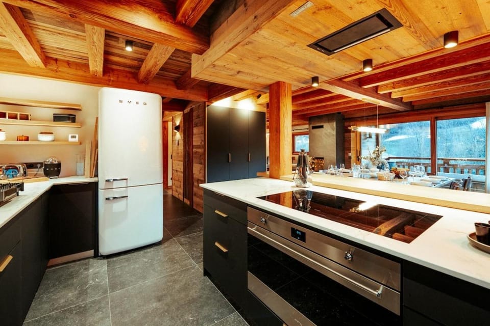 Kitchen or kitchenette, oven, stove