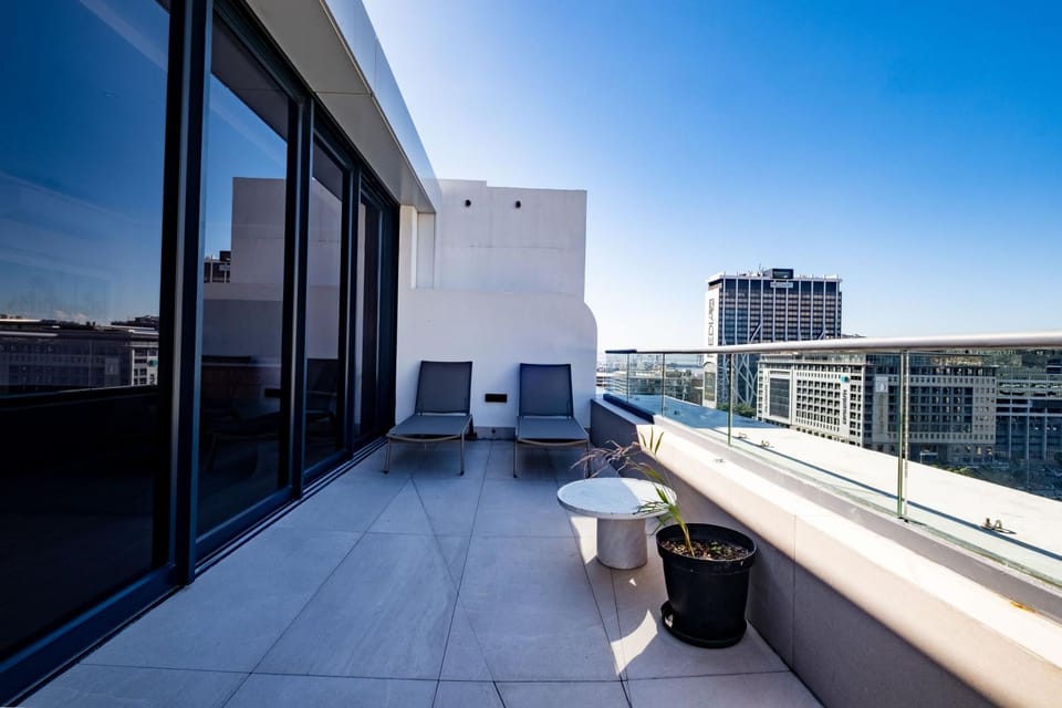 Zeeland Pier 1001 - 2 Bedroom Lux Penthouse with Mountain Views Apartment in Cape Town