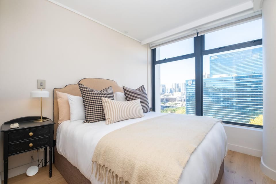 Zeeland Pier 1001 - 2 Bedroom Lux Penthouse with Mountain Views Apartment in Cape Town