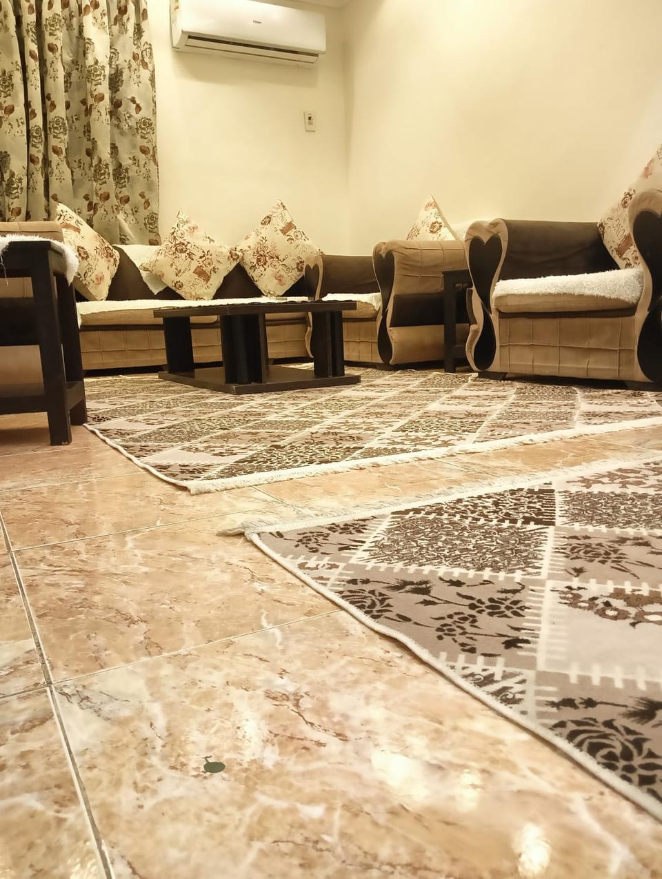 Living room, Seating area, air conditioner