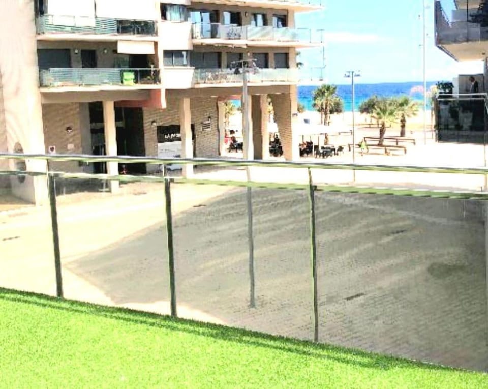 Ideal for families on the beach in Barcelona with a pool Apartment in Badalona