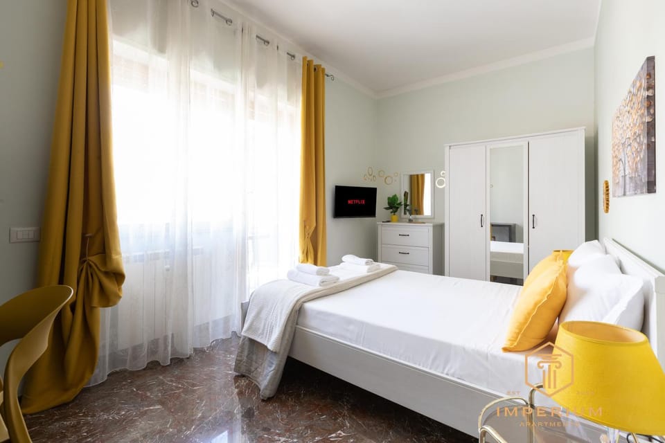 Bed, TV and multimedia, Photo of the whole room, Bedroom, wardrobe